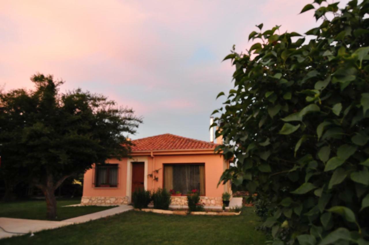El Jardin De Manuela Vila Santibanez del Val Exterior foto