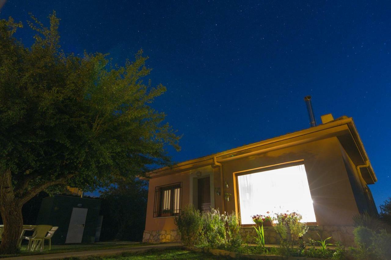 El Jardin De Manuela Vila Santibanez del Val Exterior foto