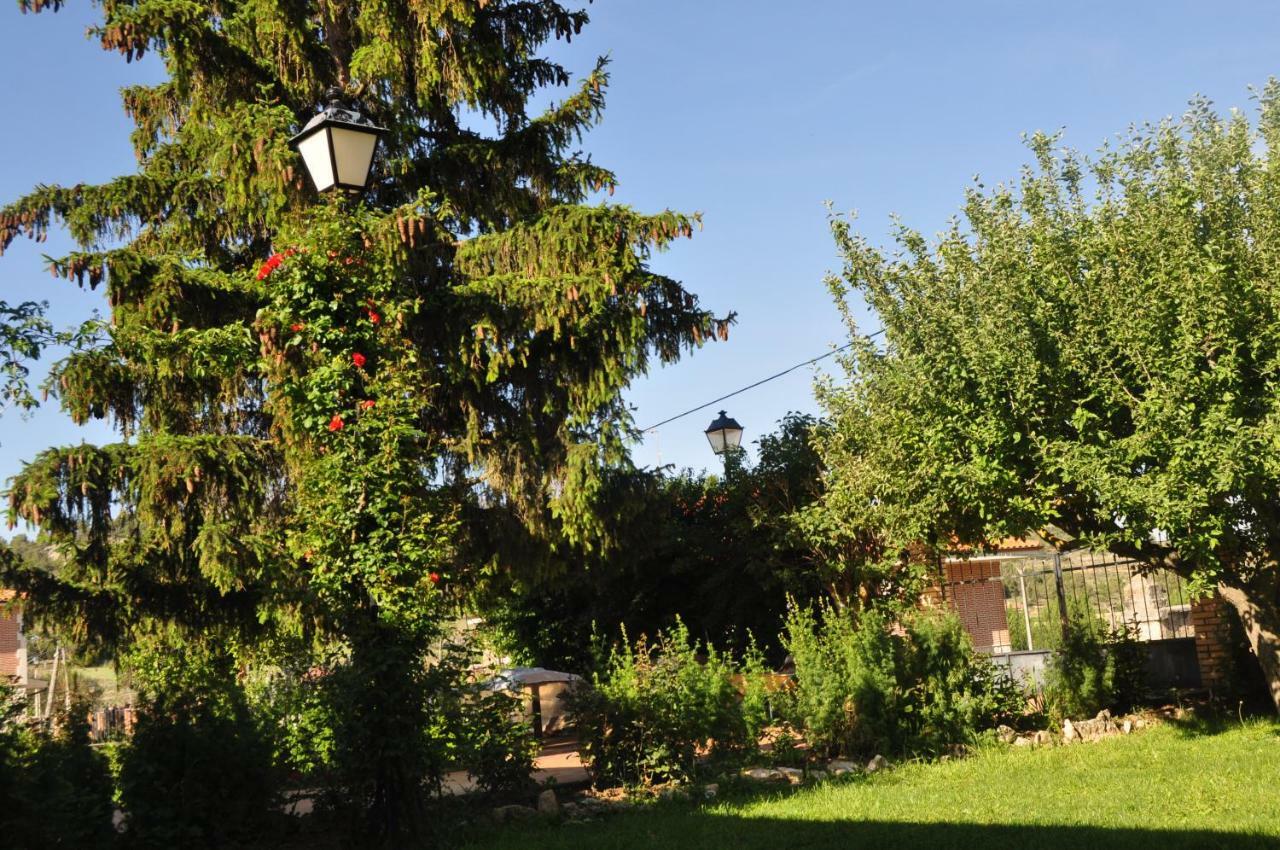 El Jardin De Manuela Vila Santibanez del Val Exterior foto